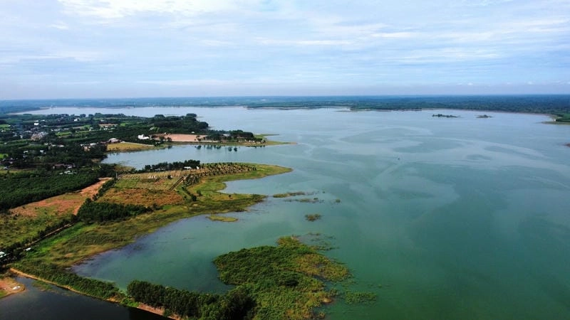 Hồ Trị An Đồng Nai mùa nước trong xanh biếc