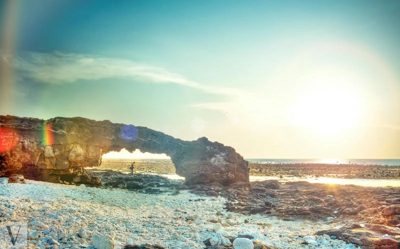 Hoàng hôn Lý Sơn rực rỡ trên bãi biển An Bình