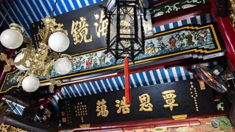 Ảnh Hội An đẹp lung linh bên Hội Quán Phúc Kiến