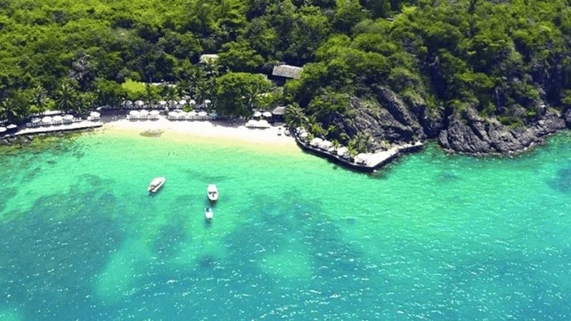 Cảnh biển Hòn Mun thơ mộng giữa làn nước xanh