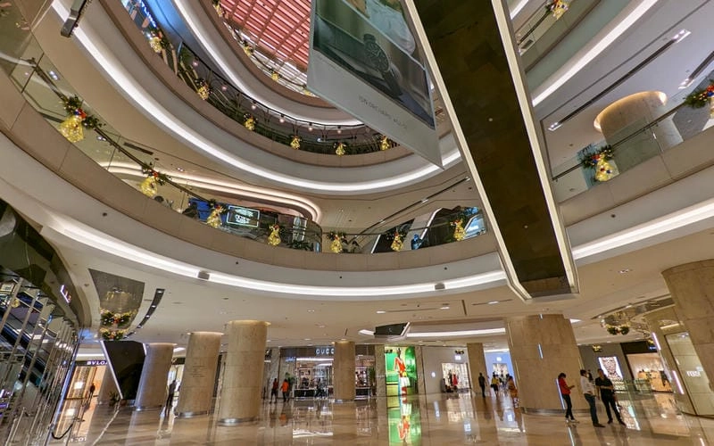 Không gian mua sắm cao cấp và sầm uất tại ION Orchard Singapore