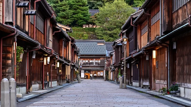 Khám phá những con hẻm cổ kính tại Kanazawa