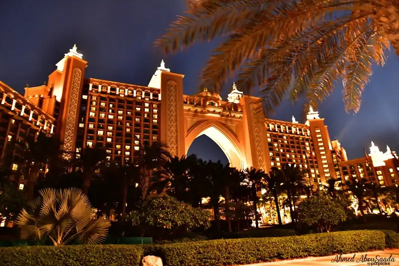 Lung linh huyền ảo sắc màu Ảnh khách sạn Atlantis ban đêm