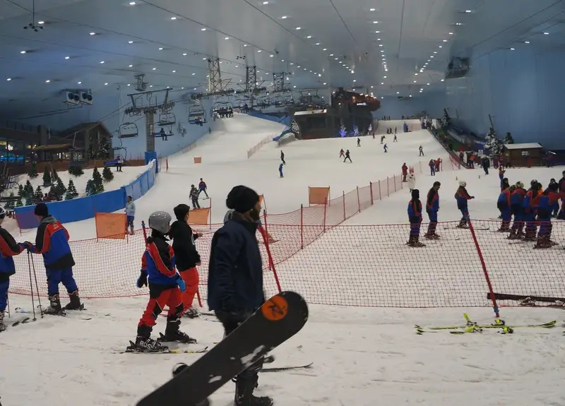 Ngắm nhìn Khu trượt tuyết trong nhà Ski Dubai với đường trượt độc đáo