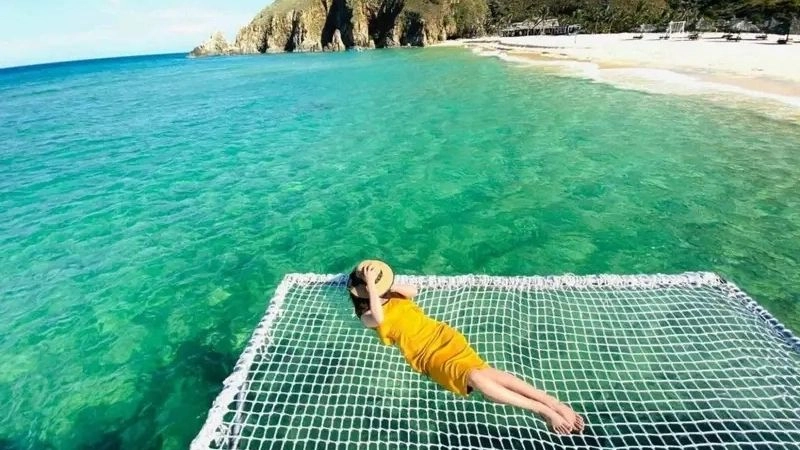 Nước biển Kỳ Co trong xanh mát lành dễ chịu