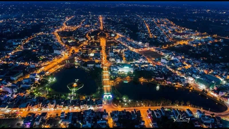 Những sắc đèn ánh đêm nên cảnh quan Lâm Đồng