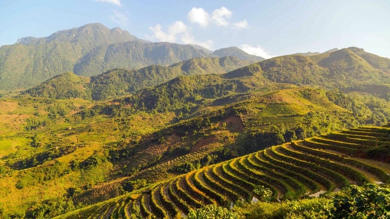 Du lịch Lào Cai chiêm ngưỡng Cửa khẩu Quốc tế nhộn nhịp