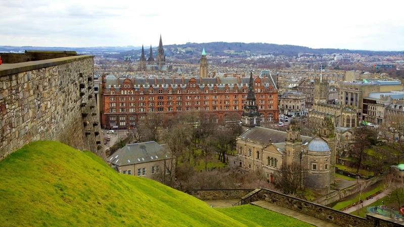 Tham quan Lâu đài Edinburgh khám phá nét đẹp văn hóa