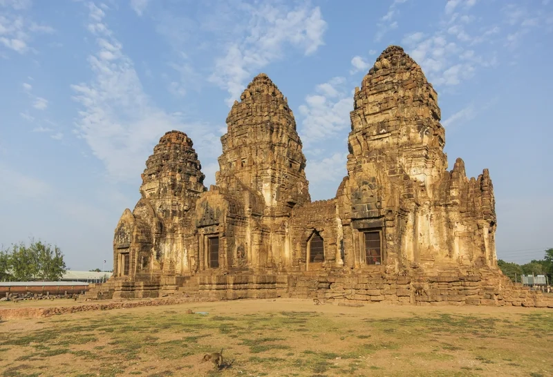 Vẻ đẹp cổ kính và hoang sơ của Lopburi