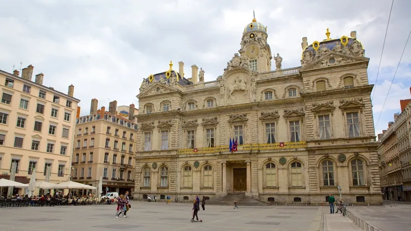 Lyon rực rỡ trong sắc hoa mùa hè tươi đẹp