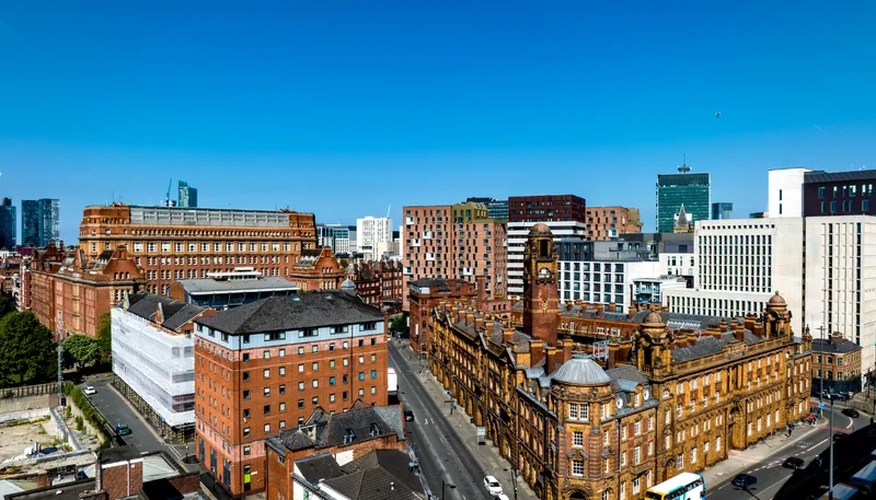 Khám phá nét đẹp cổ kính của Manchester hôm nay