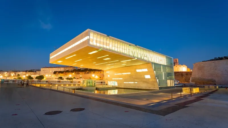 Buổi tối lãng mạn trên phố biển Marseille