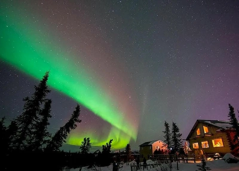 Bình minh Bắc Cực quang ở Alaska đẹp đến nao lòng