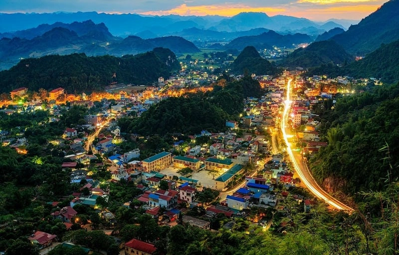 Sơn La về đêm mùa đông lung linh ánh đèn xa xa