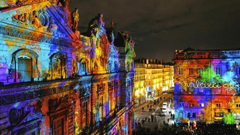 Hoàng hôn Lyon rực rỡ lễ hội ánh sáng