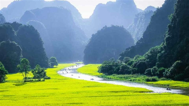 Sương mù mùa đông Tam Cốc đẹp huyền bí đầy mê hoặc