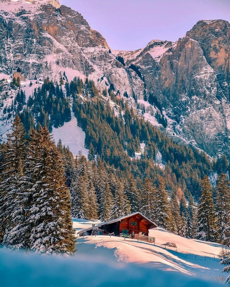 Vẻ đẹp hùng vĩ của mùa đông tuyết rơi Alps Thụy Sĩ khiến lòng người say đắm.