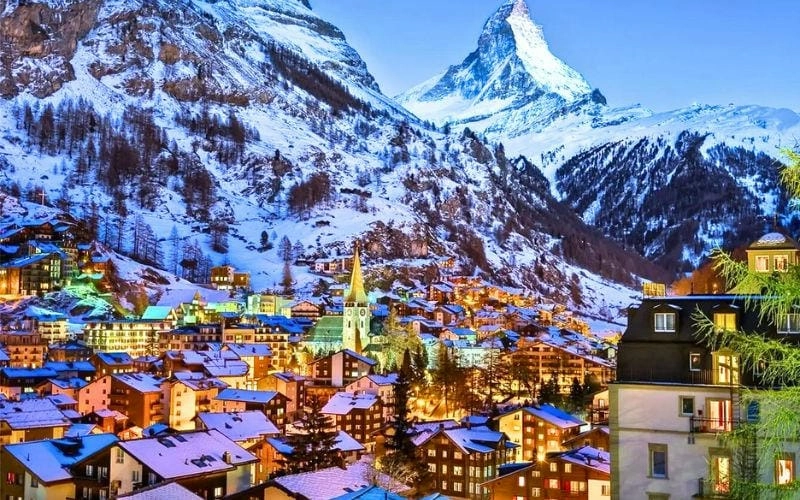 Áo thơ mộng trong sắc tuyết trắng Hallstatt