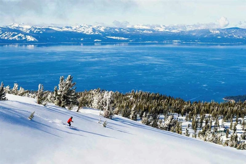 Hồ Tahoe tuyết tại Mỹ đẹp như tranh vẽ