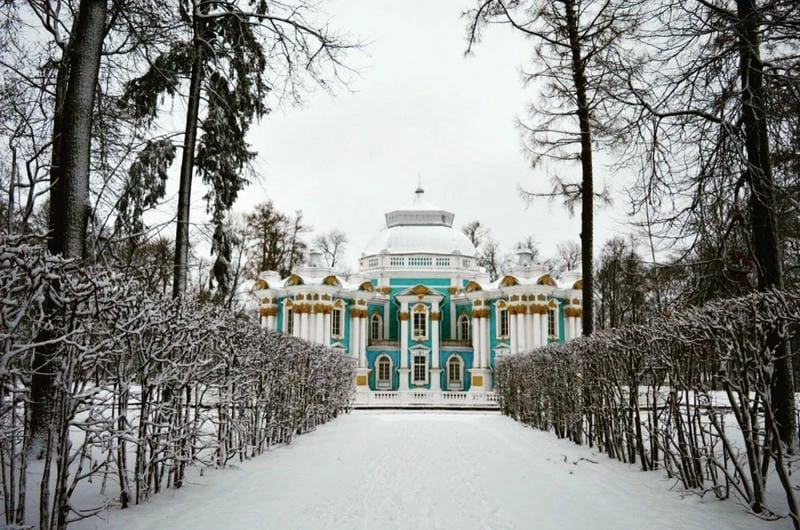 Tuyết trắng St. Petersburg biến thành một thế giới cổ tích