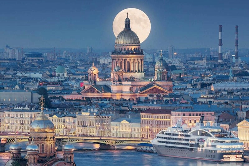 Mùa đông về đêm ở St. Petersburg lung linh huyền ảo