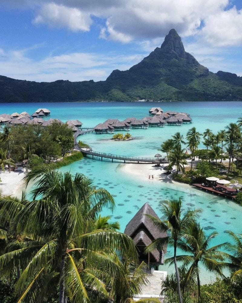 Hoạt động hấp dẫn tại bãi biển Bora Bora mùa hè thu hút du khách