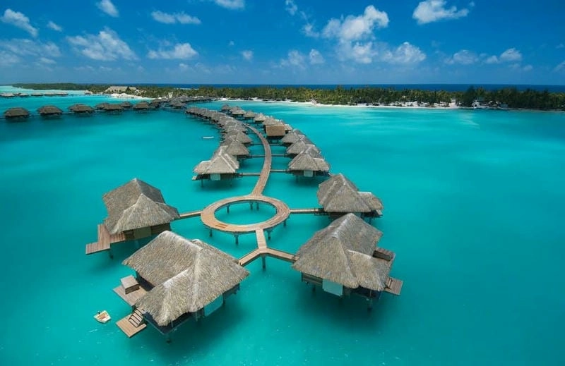 Bora Bora thơ mộng với bãi biển trong xanh