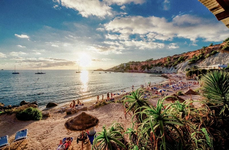 Bình minh Ibiza đẹp đến nao lòng