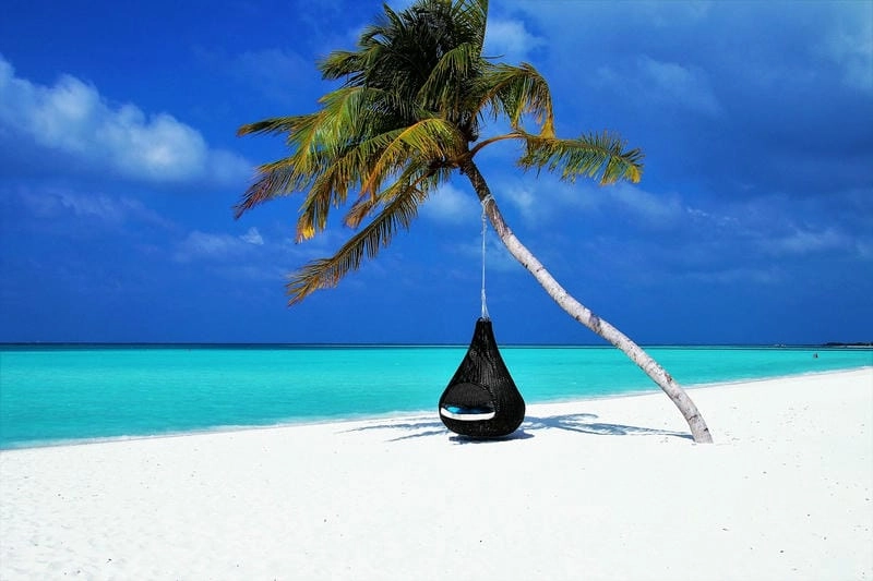 Maldives thơ mộng với bãi biển trong xanh