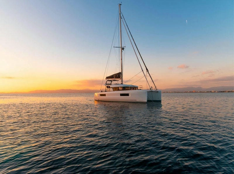 Cát trắng mùa hè ở Mykonos mịn màng