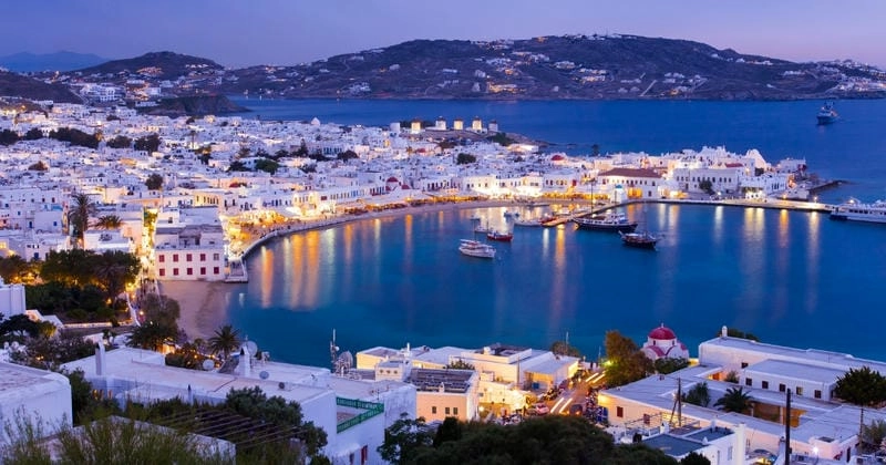 Mùa hè về đêm ở Mykonos sống động