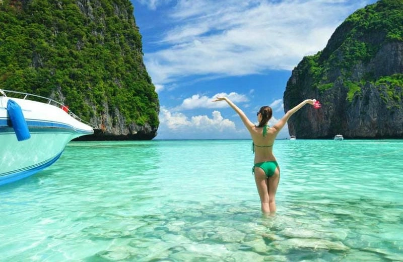 Những hoạt động thú vị tại bãi biển Phuket mùa hè thu hút mọi du khách