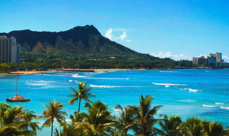 Vẻ đẹp sôi động của bãi biển Waikiki