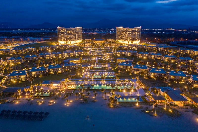 Cam Ranh về đêm lung linh ánh đèn biển say lòng người