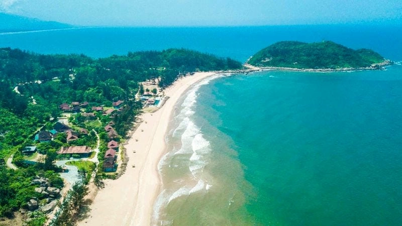 Ngắm ảnh biển Hà Tĩnh mùa hè xanh rì hút mắt