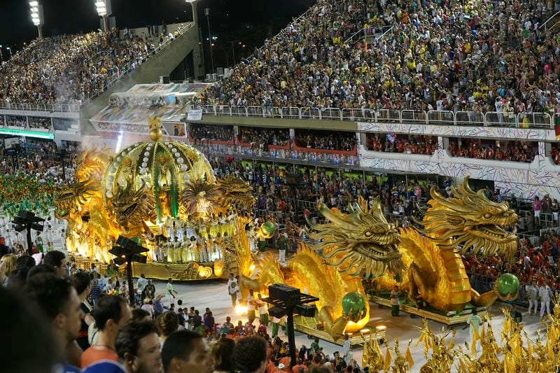 Bình minh Carnival báo hiệu một ngày hội tưng bừng
