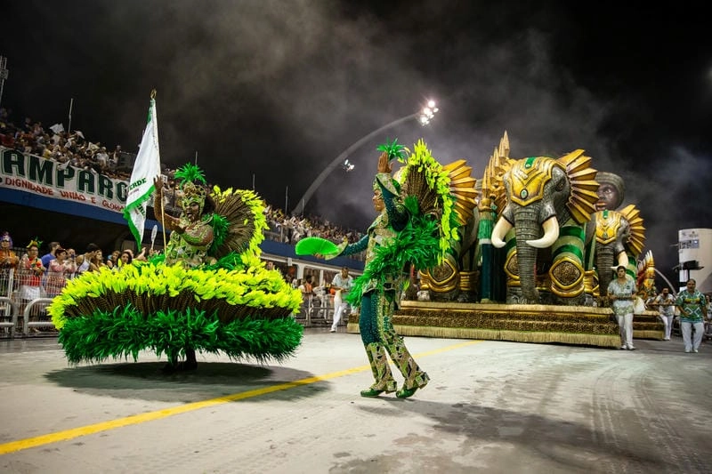 Lễ hội mùa hè Rio Carnival là trải nghiệm không thể bỏ lỡ