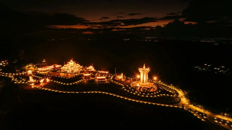 Lặng lẽ cảm nhận mùa thu về đêm giữa núi rừng