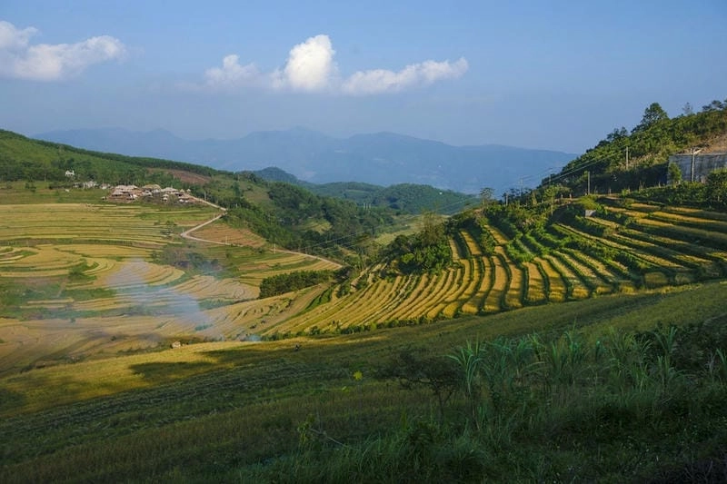 Không khí dịu nhẹ trong mùa thu Hòa Bình trải dài núi đồi