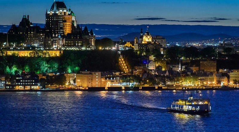 Mùa thu về đêm ở Quebec lung linh huyền ảo