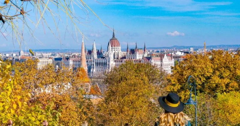 Mùa thu Hungary ngập tràn sắc lá vàng