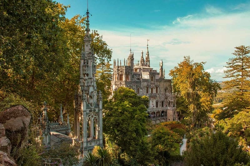 Bình minh lá vàng ở Lisbon đẹp nao lòng