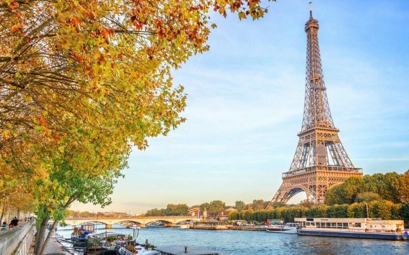 Sông Seine lá vàng đẹp ngỡ ngàng