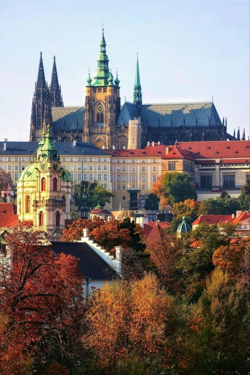 Bình minh lá vàng ở Prague đẹp đến nao lòng