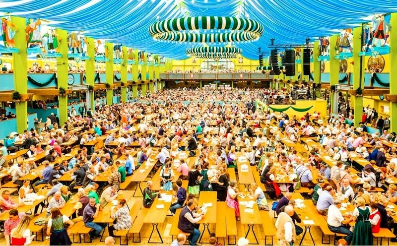 Oktoberfest rực rỡ và tràn đầy niềm vui.