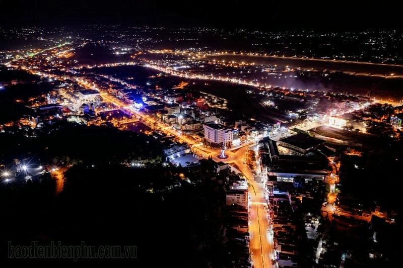 Thơ tình tĩnh lặng mùa thu về đêm