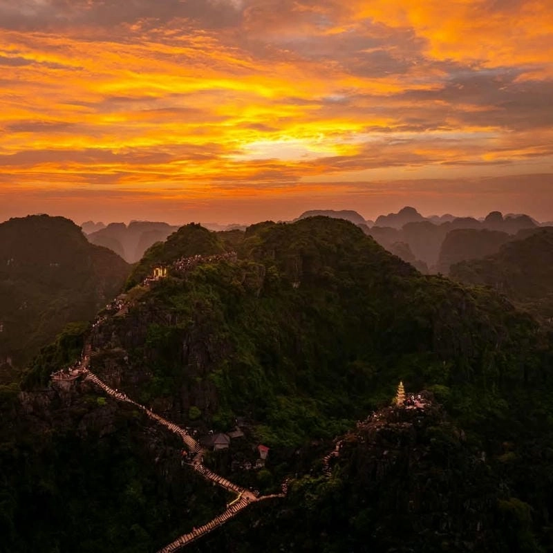 Lặng lẽ nhuộm vàng hoàng hôn Tam Cốc