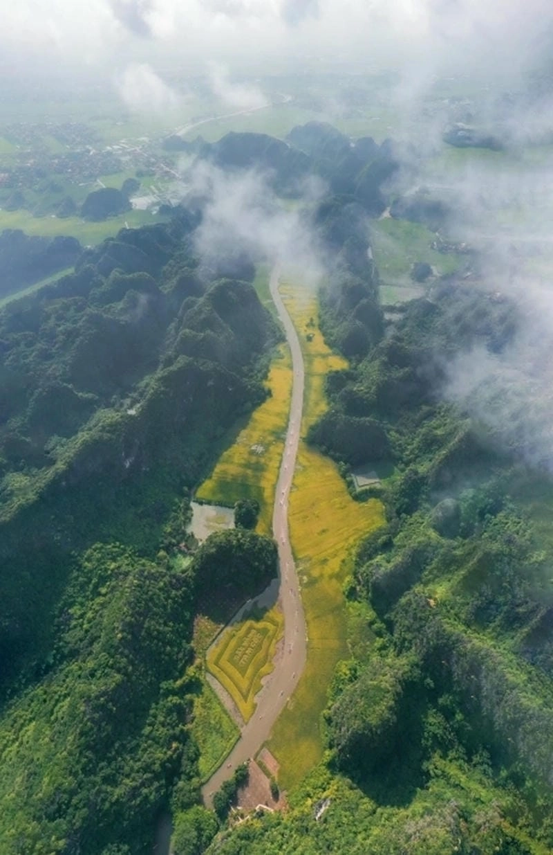 Thấp thoáng ánh đèn mùa thu về đêm