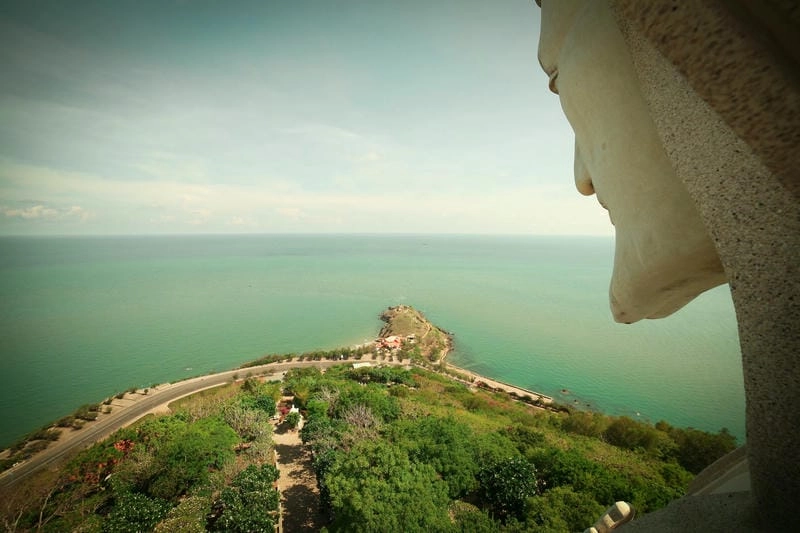 Mũi Nghinh Phong Vũng Tàu với sóng biển vỗ dịu dàng