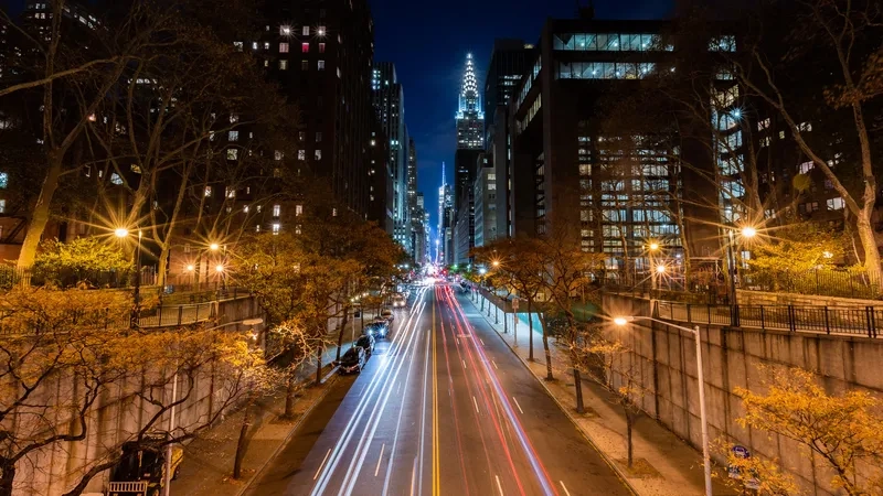 New York City luôn rực rỡ ánh đèn về đêm